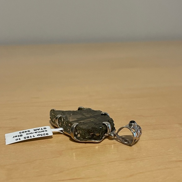 One of a kind Tourmaline and Epidot in quartz pendant - Picture 9 of 11